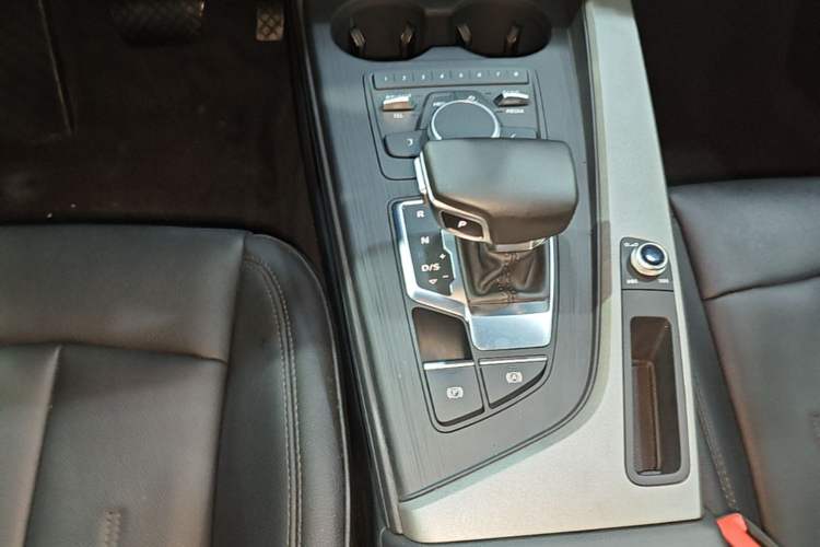 Used Audi A4L 2019 40 TFSI Ambition China VI Gear Lever