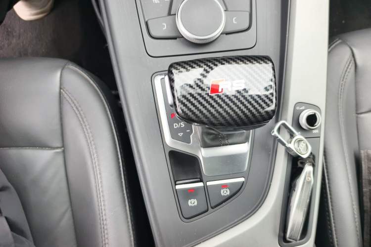 Used Audi A4L 2019 40 TFSI Ambition China VI Gear Lever