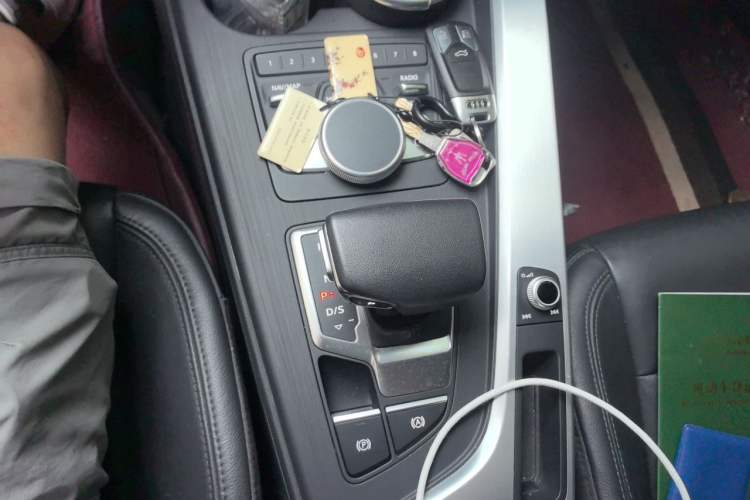Used Audi A4L 2019 40 TFSI Fashion Version China V Gear Lever