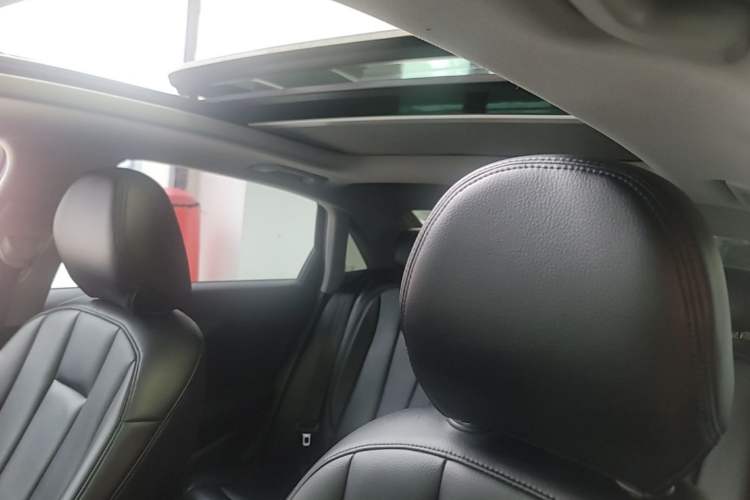 Used Audi A4L 2019 40 TFSI Ambition China VI Headliner