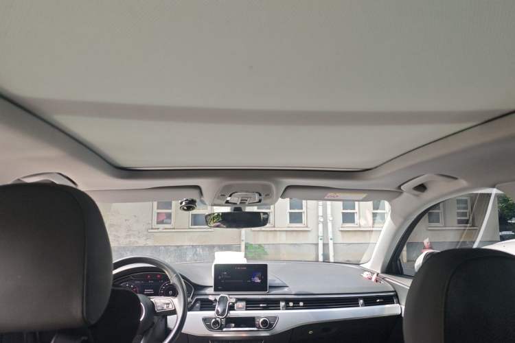 Used Audi A4L 2019 40 TFSI Fashion Edition China VI Emission Standard Headliner