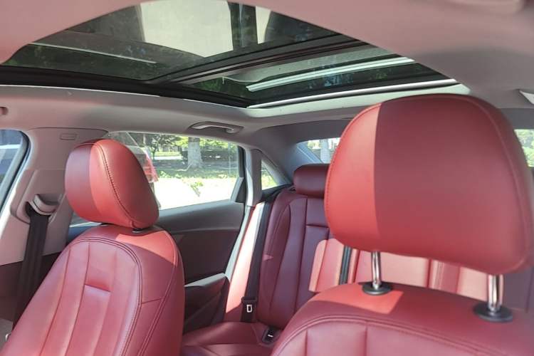 Used Audi A4L 2019 40 TFSI Ambition China VI Headliner