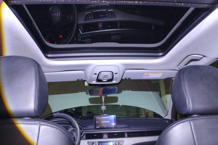 Used Audi A4L 2019 40 TFSI Ambition China VI Headliner