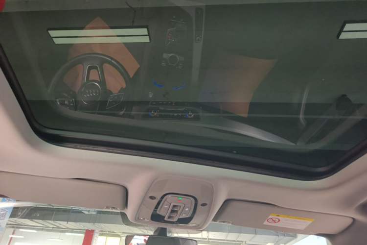 Used Audi A4L 2019 40 TFSI Fashion Edition China VI Emission Standard Headliner