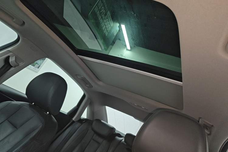 Used Audi A4L 2019 40 TFSI Fashion Edition China VI Emission Standard Headliner