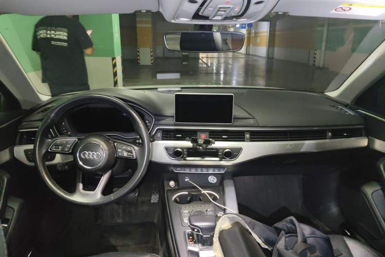 Used Audi A4L 2019 40 TFSI Fashion Edition China VI Emission Standard Headliner