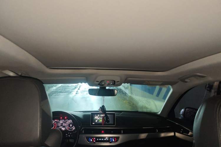 Used Audi A4L 2019 40 TFSI Fashion Edition China VI Emission Standard Headliner