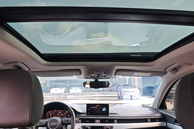 Used Audi A4L 2019 40 TFSI Fashion Edition China VI Emission Standard Headliner