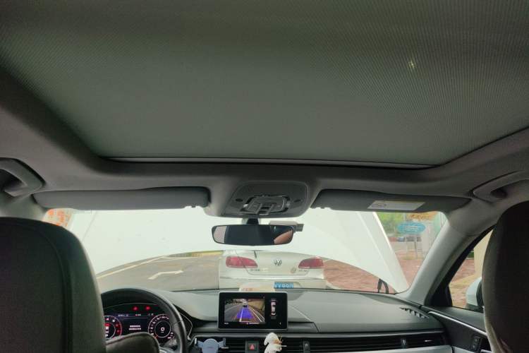 Used Audi A4L 2019 40 TFSI Fashion Edition China VI Emission Standard Headliner