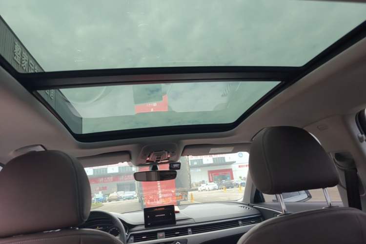 Used Audi A4L 2019 40 TFSI Ambition China VI Headliner