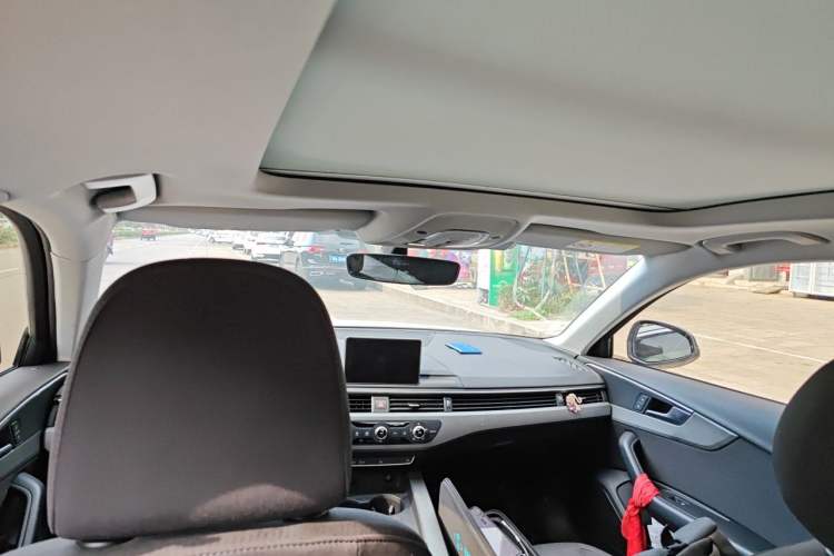Used Audi A4L 2019 40 TFSI Ambition China VI Headliner