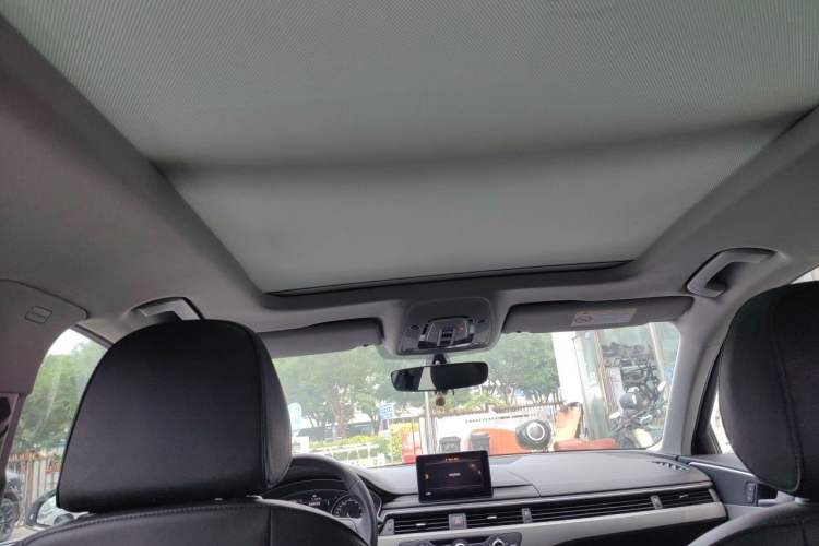 Used Audi A4L 2019 40 TFSI Ambition China VI Headliner