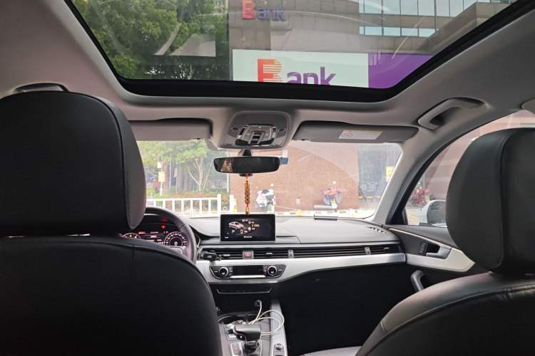 Used Audi A4L 2019 40 TFSI Fashion Edition China VI Emission Standard Headliner