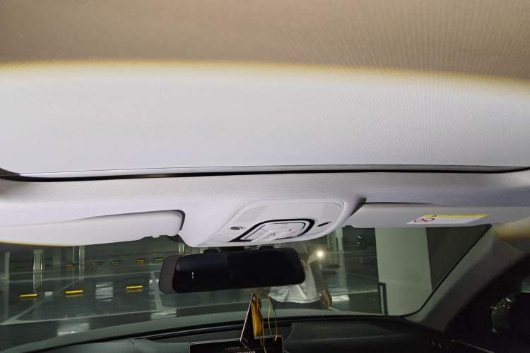Used Audi A4L 2019 40 TFSI Fashion Edition China VI Emission Standard Headliner