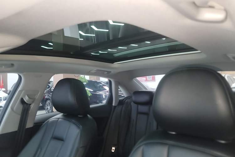 Used Audi A4L 2019 40 TFSI Ambition China VI Headliner