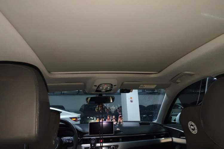 Used Audi A4L 2019 40 TFSI Fashion Edition China VI Emission Standard Headliner