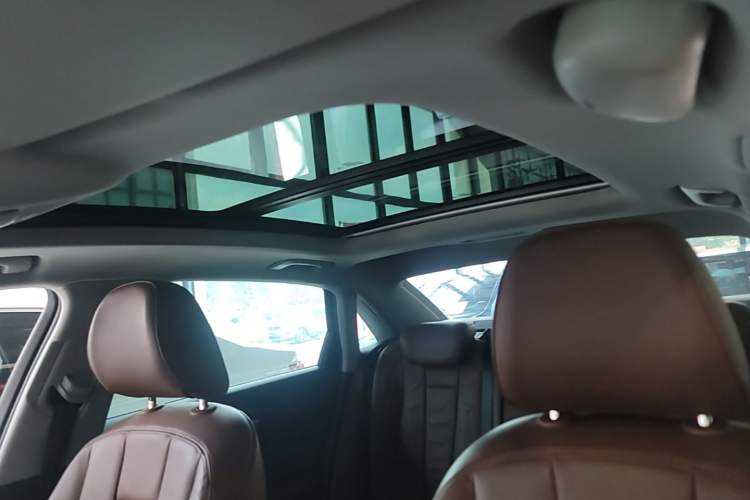 Used Audi A4L 2019 40 TFSI Fashion Edition China VI Emission Standard Headliner