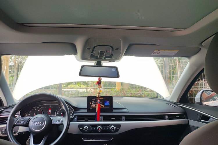 Used Audi A4L 2019 40 TFSI Ambition China VI Headliner