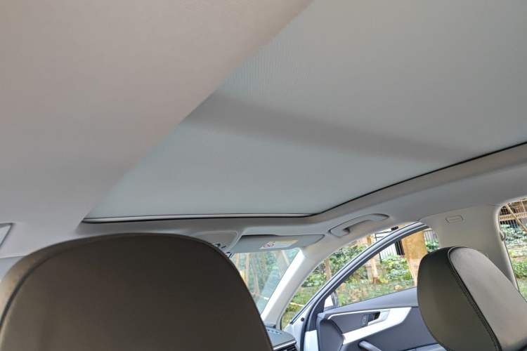 Used Audi A4L 2019 40 TFSI Fashion Edition China VI Emission Standard Headliner