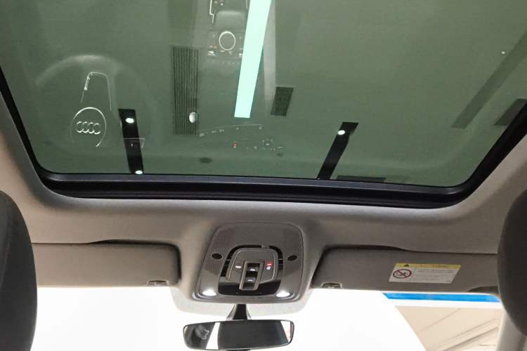 Used Audi A4L 2019 40 TFSI Ambition China VI Headliner