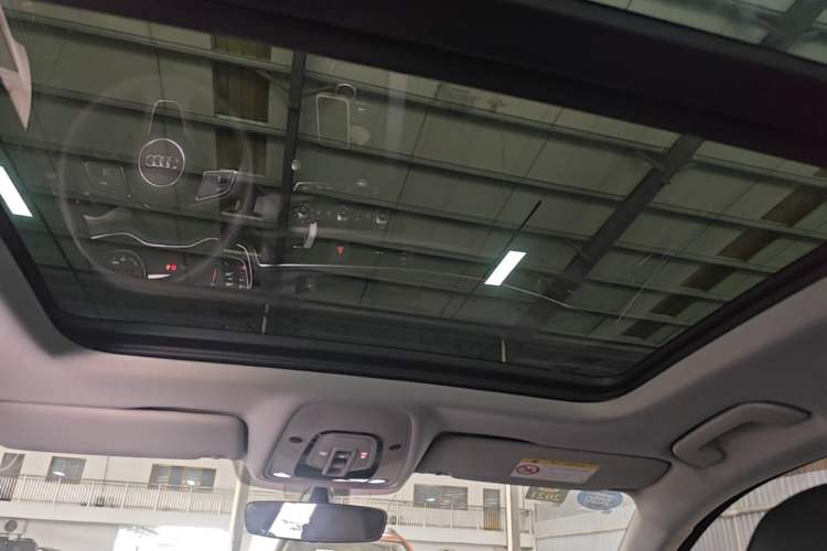 Used Audi A4L 2019 40 TFSI Ambition China VI Headliner