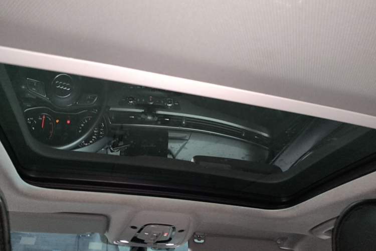 Used Audi A4L 2019 40 TFSI Ambition China VI Headliner