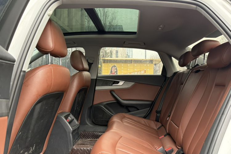 Used Audi A4L 2019 40 TFSI Ambition China VI Headliner