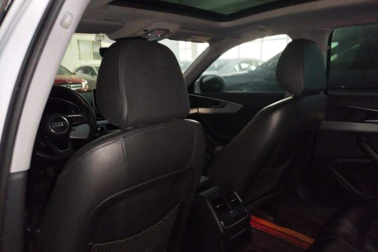 Used Audi A4L 2019 40 TFSI Fashion Edition China VI Emission Standard Headliner