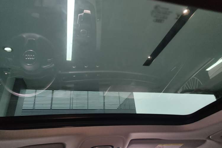 Used Audi A4L 2019 40 TFSI Ambition China VI Headliner