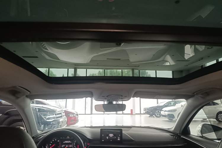 Used Audi A4L 2019 40 TFSI Ambition China VI Headliner