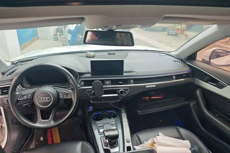 Used Audi A4L 2019 40 TFSI Fashion Edition China VI Emission Standard Headliner