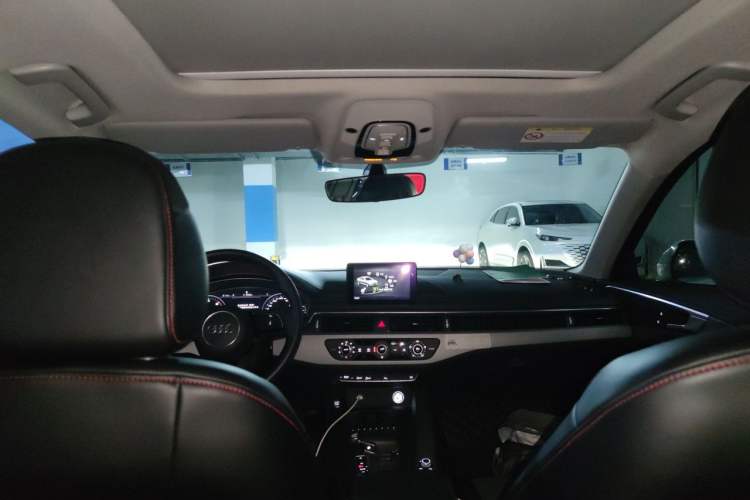 Used Audi A4L 2019 40 TFSI Ambition China VI Headliner