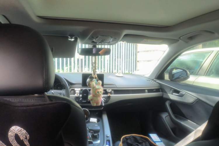Used Audi A4L 2019 40 TFSI Ambition China VI Headliner