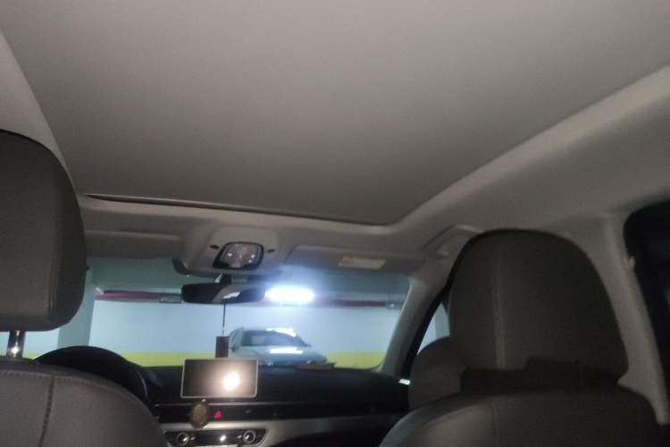 Used Audi A4L 2019 40 TFSI Fashion Edition China VI Emission Standard Headliner