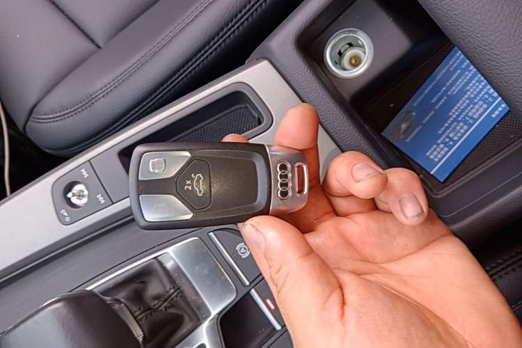 Used Audi A4L 2019 40 TFSI Ambition China VI Interior 1
