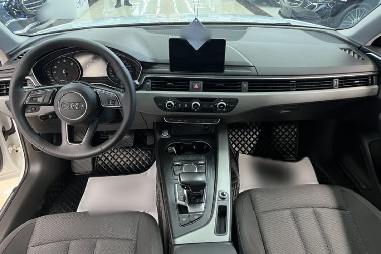 Used Audi A4L 2019 40 TFSI Ambition China VI Interior 1