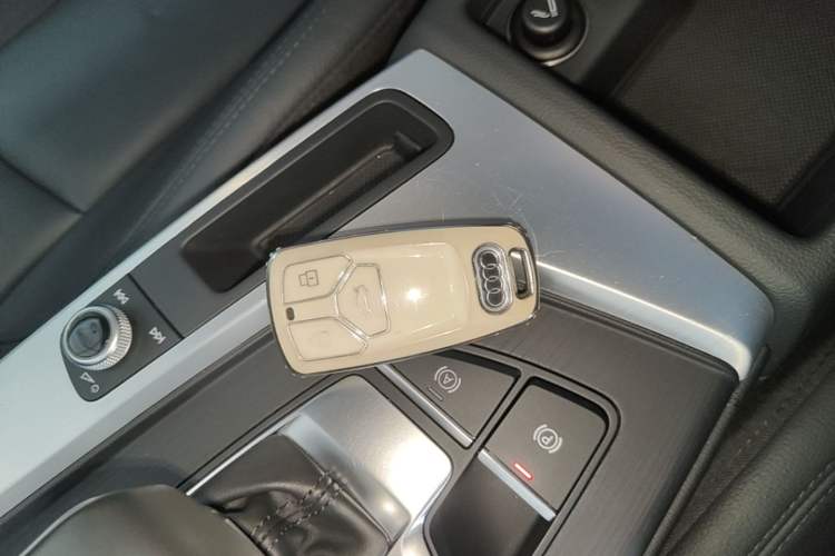 Used Audi A4L 2019 40 TFSI Fashion Version China V Interior 1