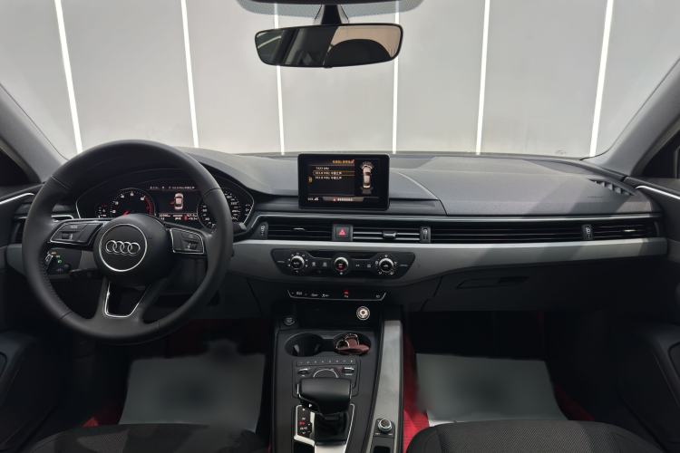Used Audi A4L 2019 40 TFSI Ambition China VI Interior 1