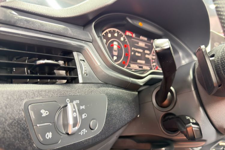 Used Audi A4L 2019 40 TFSI Fashion Version China V Interior 1