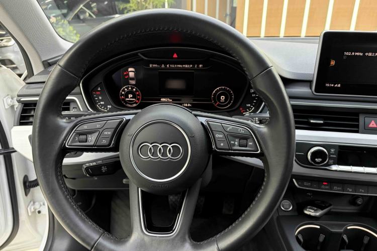 Used Audi A4L 2019 40 TFSI Fashion Edition China VI Emission Standard Interior 1