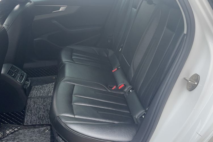 Used Audi A4L 2019 40 TFSI Ambition China VI Interior 1