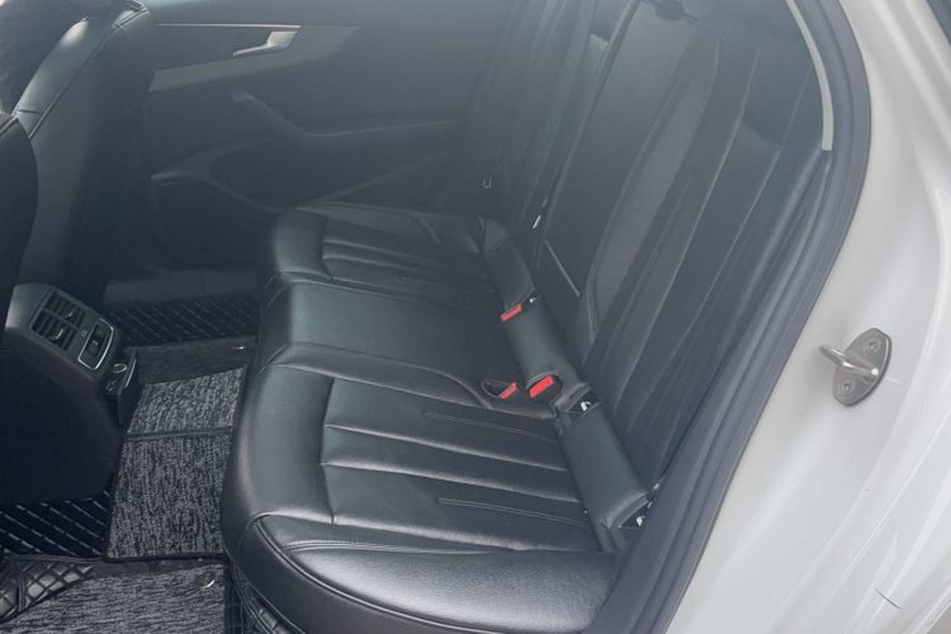 Used Audi A4L 2019 40 TFSI Ambition China VI Interior 1