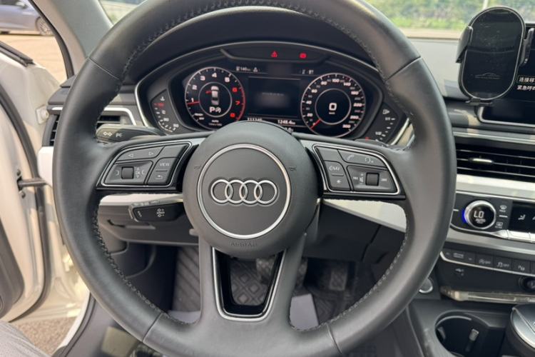 Used Audi A4L 2019 40 TFSI Fashion Edition China VI Emission Standard Interior 1