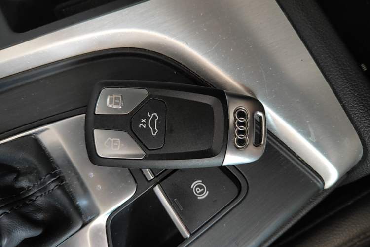 Used Audi A4L 2019 40 TFSI Fashion Edition China VI Emission Standard Interior 1