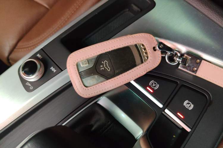 Used Audi A4L 2019 40 TFSI Fashion Edition China VI Emission Standard Interior 1