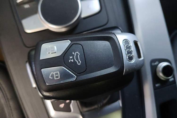 Used Audi A4L 2019 40 TFSI Fashion Edition China VI Emission Standard Interior 1