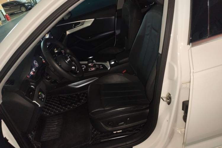 Used Audi A4L 2019 40 TFSI Fashion Version China V Interior 1