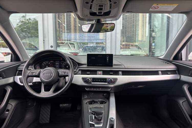 Used Audi A4L 2019 40 TFSI Fashion Edition China VI Emission Standard Interior 1