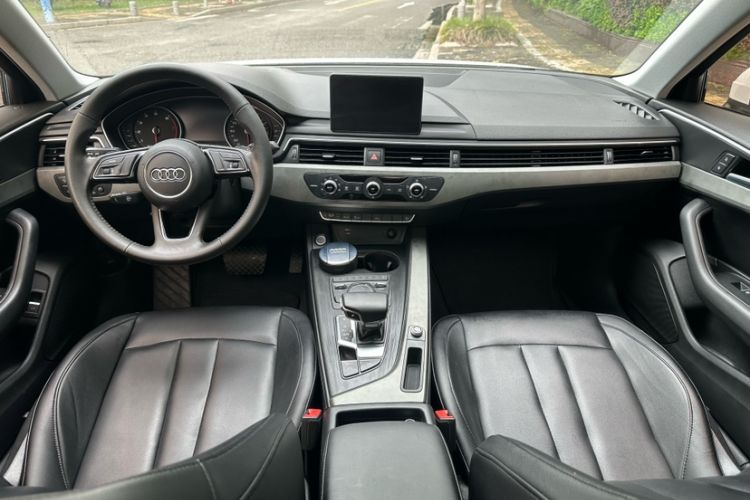 Used Audi A4L 2019 40 TFSI Ambition China VI Interior 1
