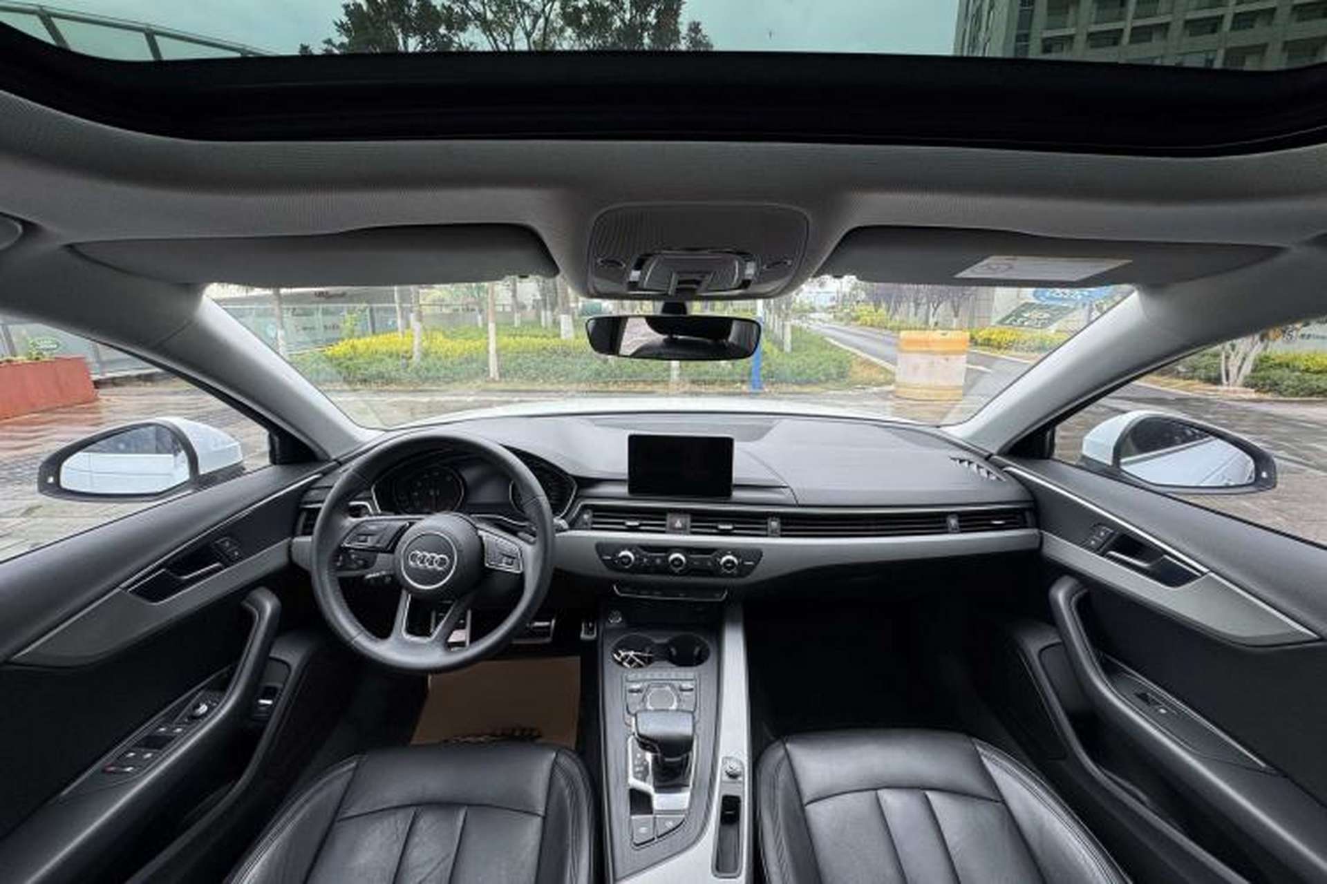 Used Audi A4L 2019 40 TFSI Ambition China VI Interior 1